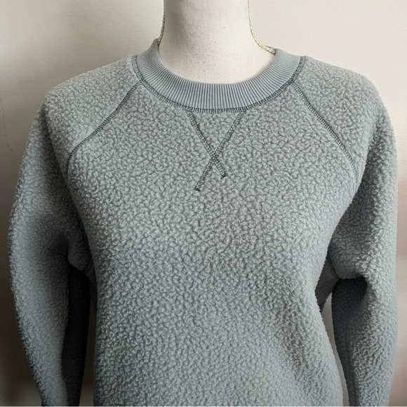Everlane • Renew Raglan Long Sleeve Fleece Sweatshirt Pale Sage - Picture 3 of 7